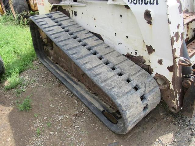 Image of Bobcat T300 equipment image 4