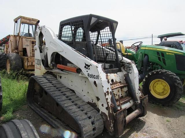 Image of Bobcat T300 equipment image 3
