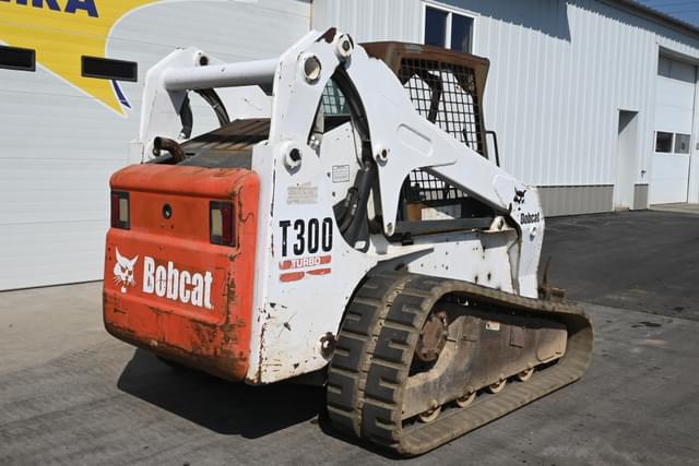 Image of Bobcat T300 equipment image 2
