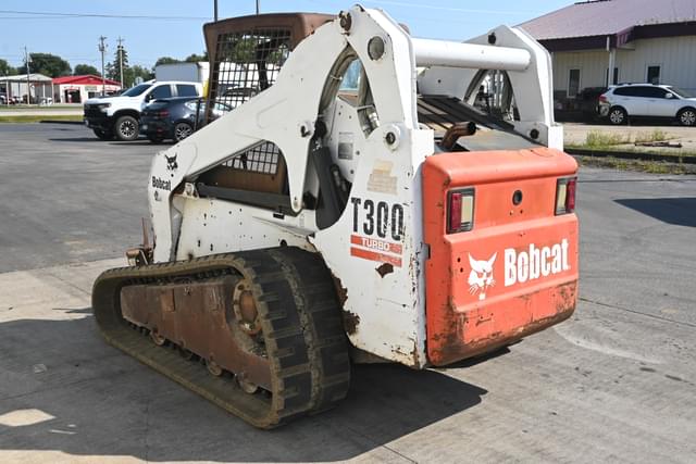 Image of Bobcat T300 equipment image 4