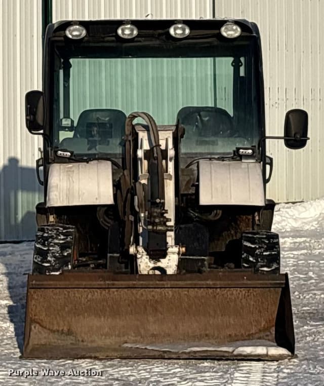 Image of Bobcat Toolcat 5600 equipment image 1