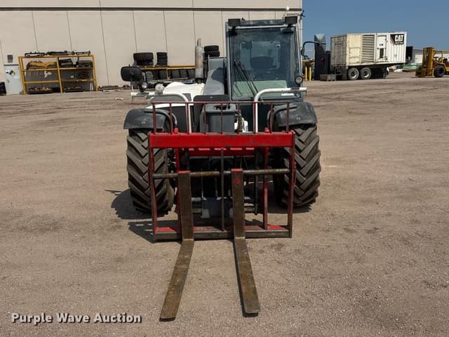 Image of Bobcat V518 equipment image 1