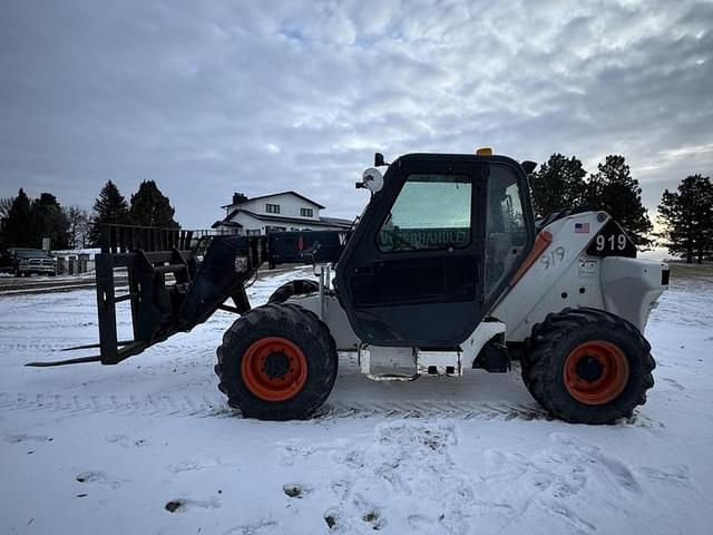 Image of Bobcat V623 equipment image 2