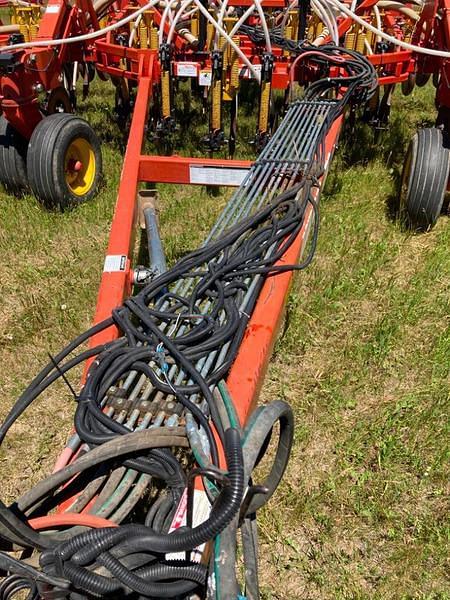 Image of Bourgault 5710 equipment image 4