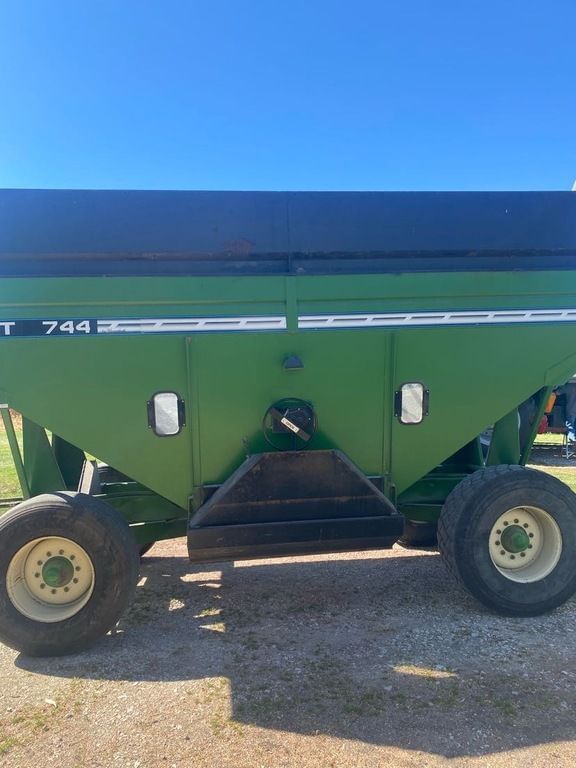 2003 Brent 744 Equipment Image0