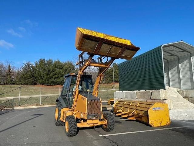 Image of Case 570M XT equipment image 4