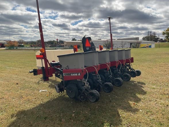 Image of Case IH 1200 equipment image 2