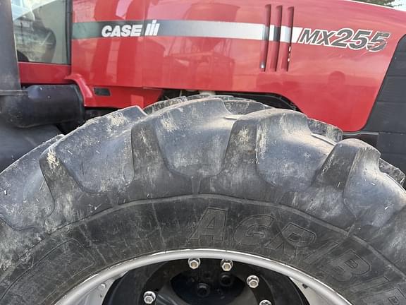 Image of Case IH MX255 equipment image 4