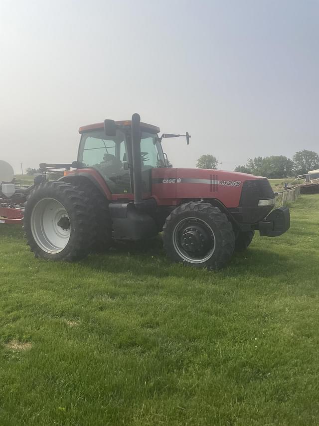 Image of Case IH MX255 equipment image 4