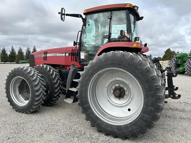 Image of Case IH MX255 equipment image 4