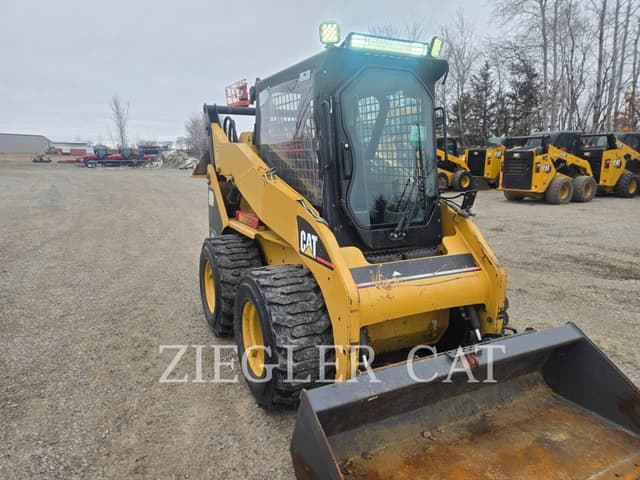 Image of Caterpillar 242B equipment image 1