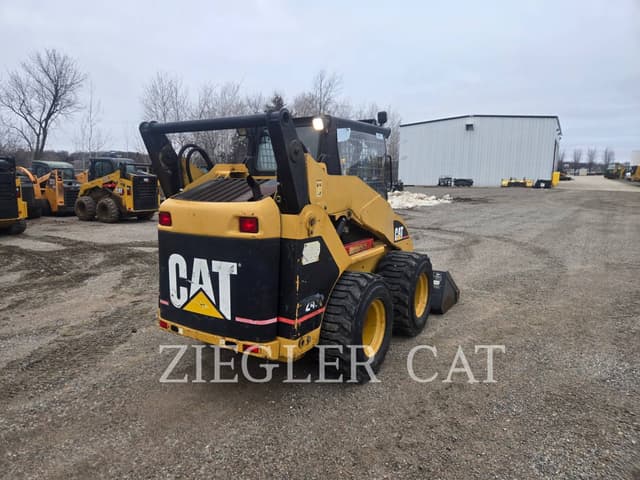 Image of Caterpillar 242B equipment image 2