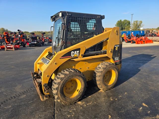 Image of Caterpillar 236 equipment image 3
