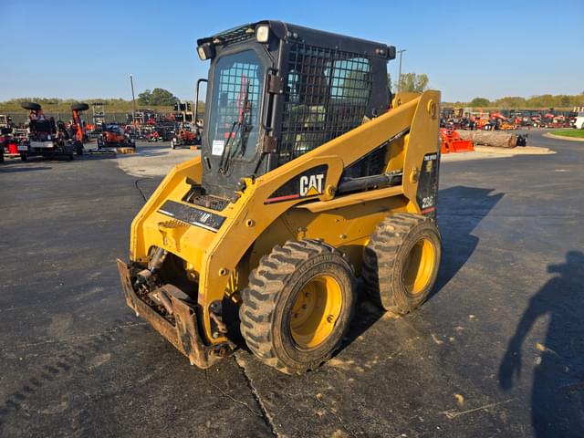 Image of Caterpillar 236 equipment image 2