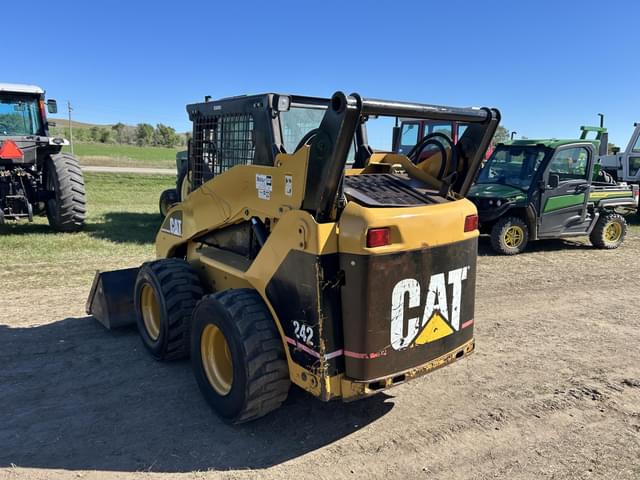 Image of Caterpillar 242 equipment image 2