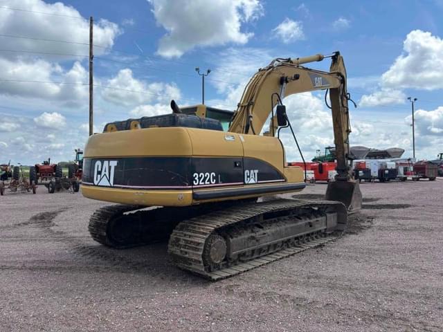 Image of Caterpillar 322CL equipment image 2