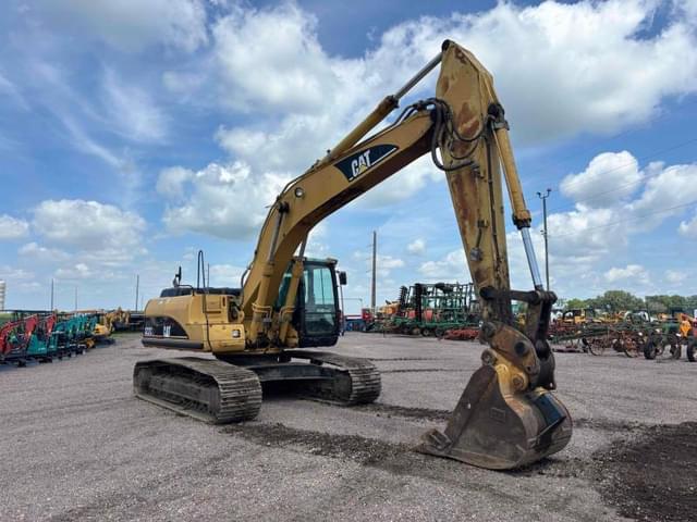 Image of Caterpillar 322CL equipment image 1