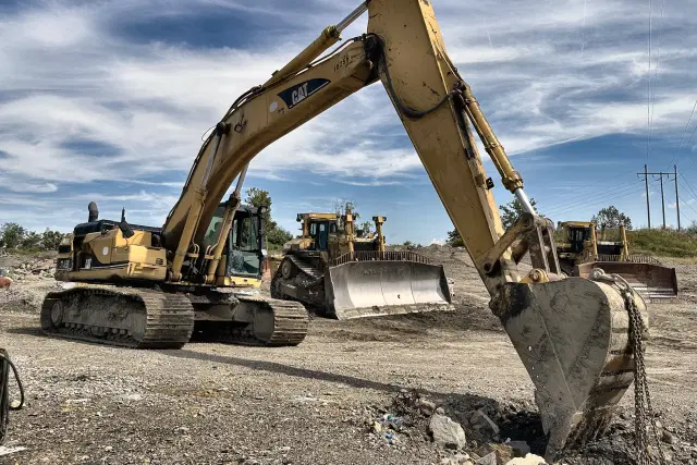 Image of Caterpillar 345BL equipment image 4