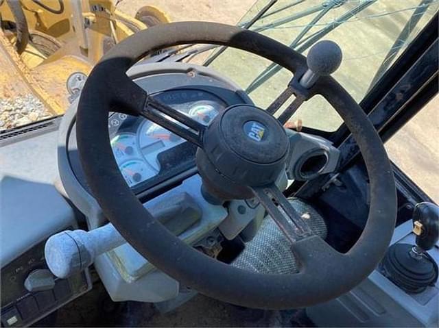 Image of Caterpillar 928G equipment image 2