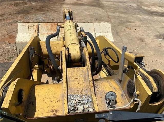 Image of Caterpillar 928G equipment image 4