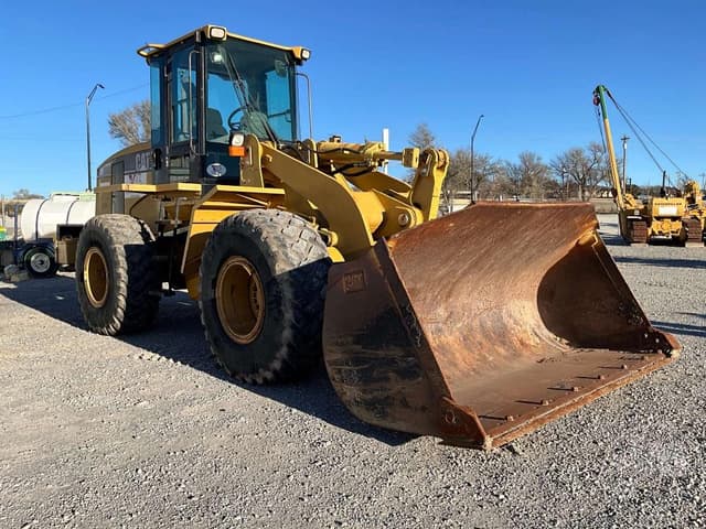 Image of Caterpillar 938G equipment image 2