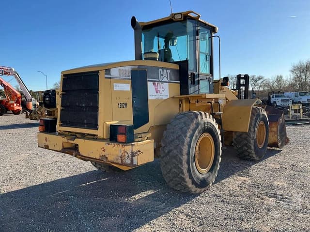 Image of Caterpillar 938G equipment image 4