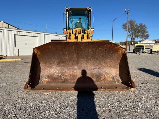 Image of Caterpillar 938G equipment image 1