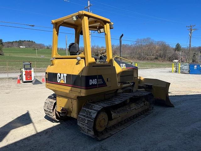 Image of Caterpillar D4GXL equipment image 4