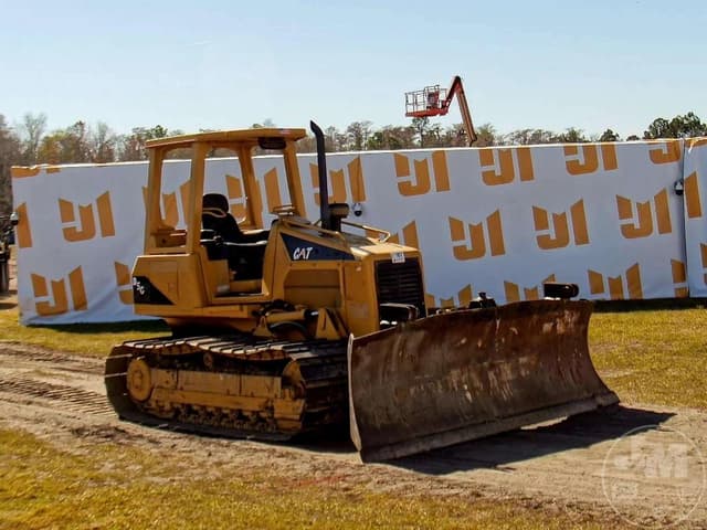 Image of Caterpillar D5G equipment image 3