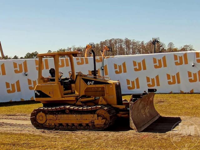 Image of Caterpillar D5G equipment image 4