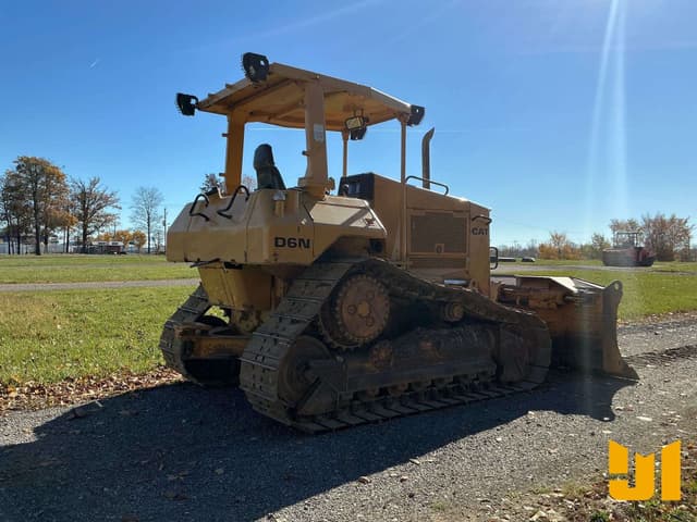 Image of Caterpillar D6N equipment image 4