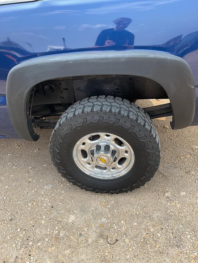 Image of Chevrolet Silverado equipment image 4