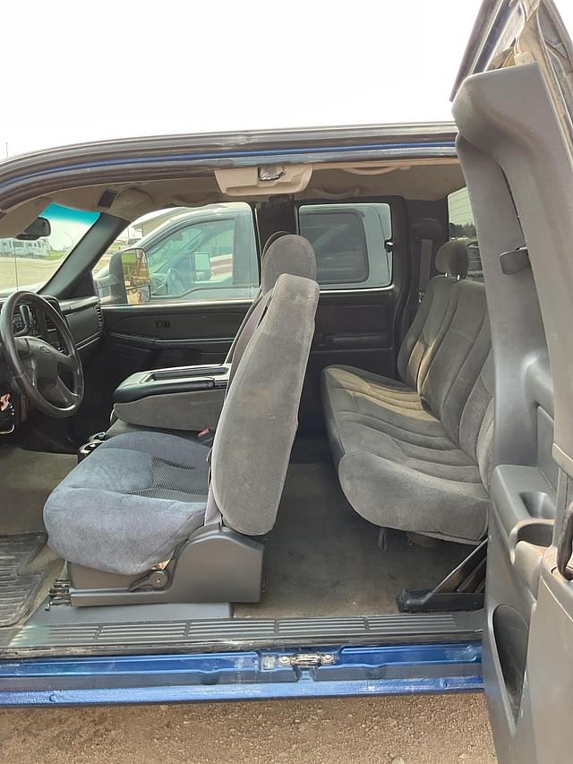 Image of Chevrolet Silverado equipment image 1