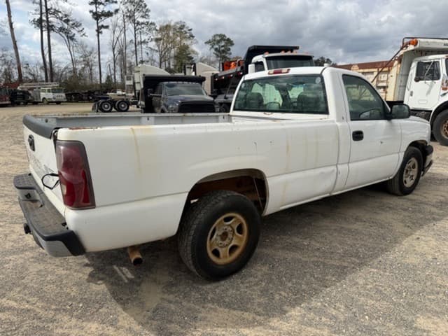 Image of Chevrolet 1500 equipment image 2