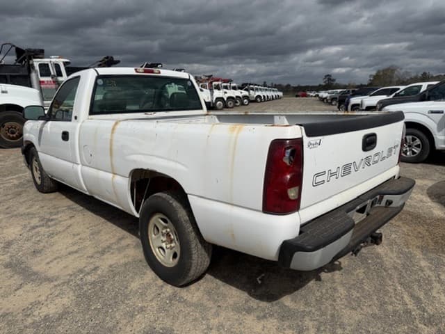 Image of Chevrolet 1500 equipment image 3