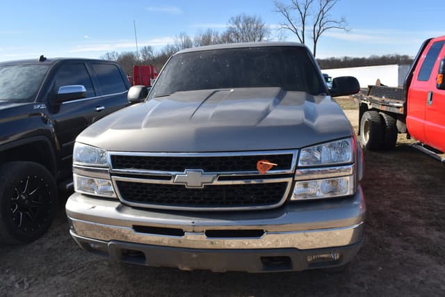 Image of Chevrolet 1500 equipment image 1