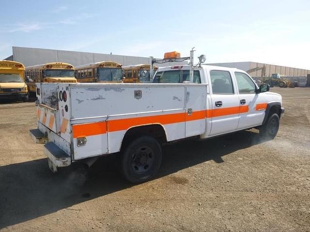 Image of Chevrolet 2500 equipment image 3