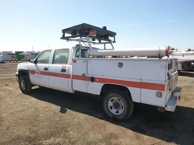 Image of Chevrolet 2500 equipment image 3