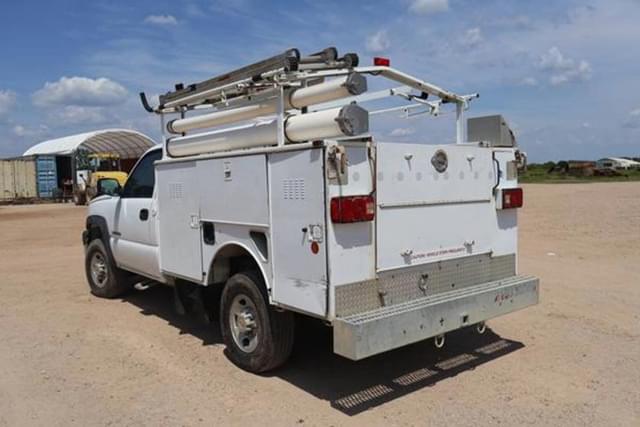 Image of Chevrolet 2500 equipment image 2