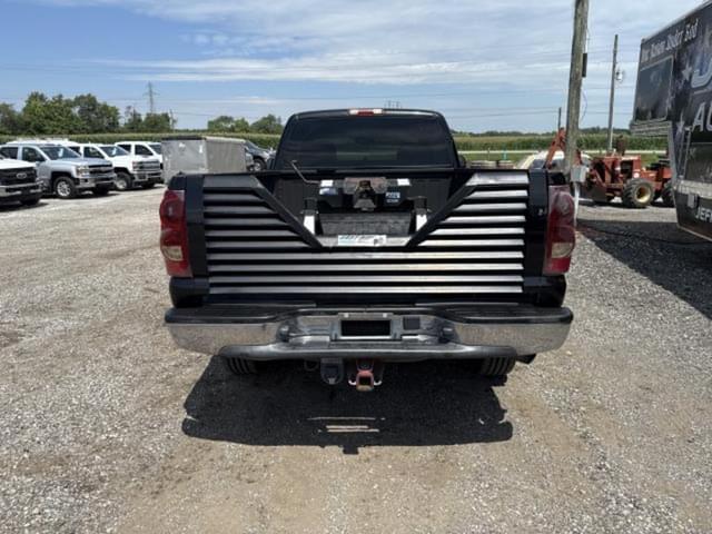 Image of Chevrolet 2500HD equipment image 2