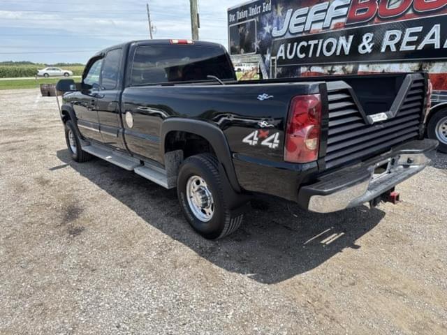 Image of Chevrolet 2500HD equipment image 1