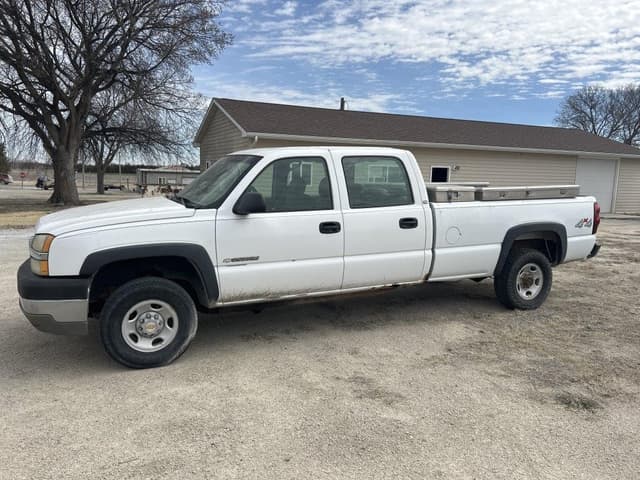 Image of Chevrolet 2500HD equipment image 2