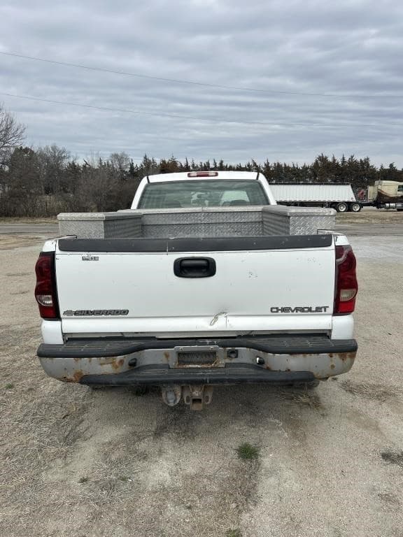 Image of Chevrolet 2500HD equipment image 3