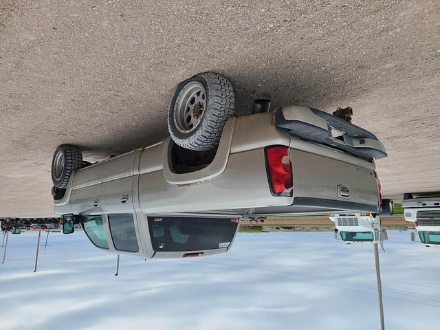 Image of Chevrolet 2500HD equipment image 2
