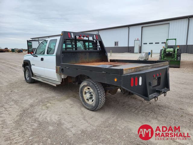 Image of Chevrolet 2500HD equipment image 3