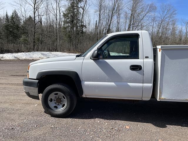 Image of Chevrolet 2500 equipment image 2