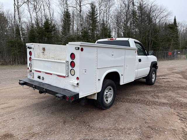 Image of Chevrolet 2500 equipment image 1