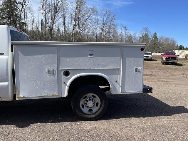 Image of Chevrolet 2500 equipment image 3