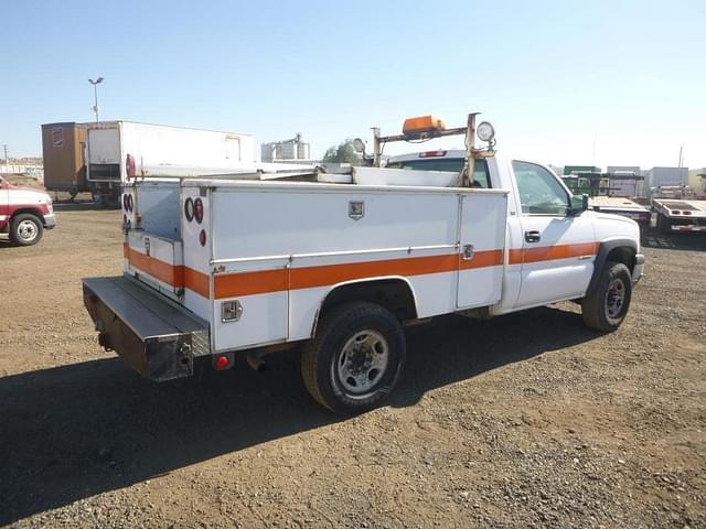 Image of Chevrolet 2500 equipment image 2