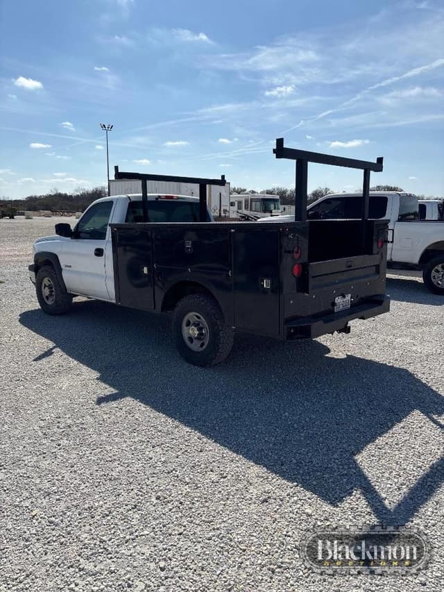 Image of Chevrolet 2500 equipment image 1